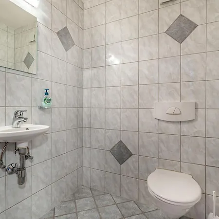 Sailer-2 By Interhome קאפל